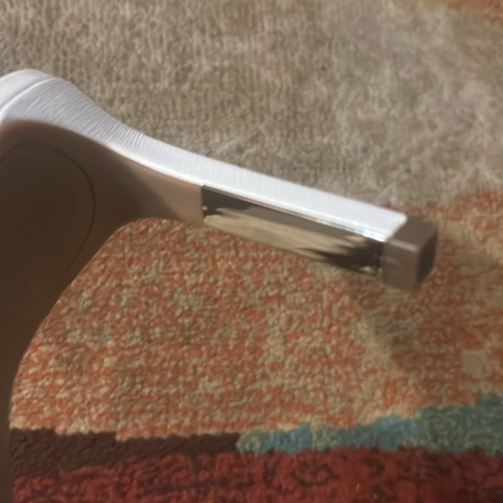 🎉HOST PICK🎉 DKNY Arleen White Open Toe Mules - Picture 5 of 8